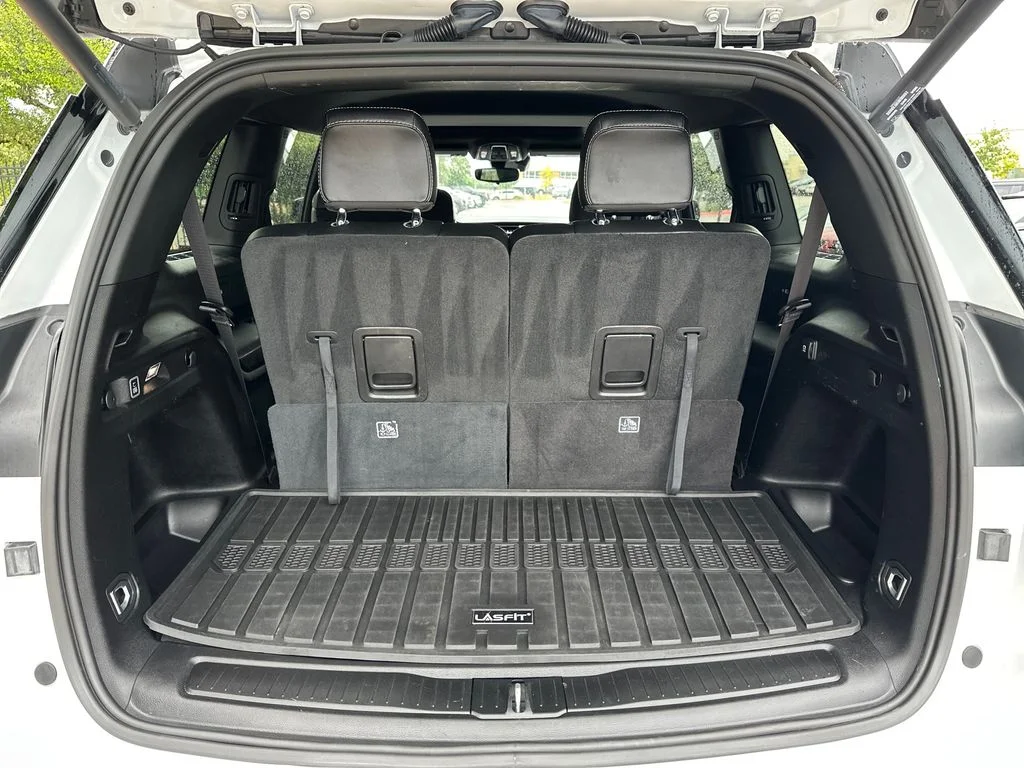 Used 2023 White Jeep Altitude image 38
