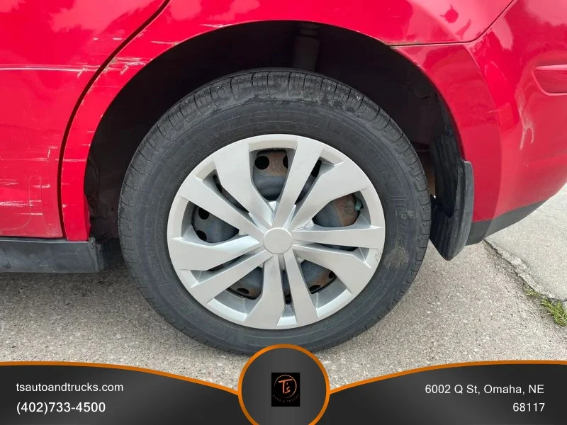 Used 2008 Red Nissan S Hatchback 4D image 12