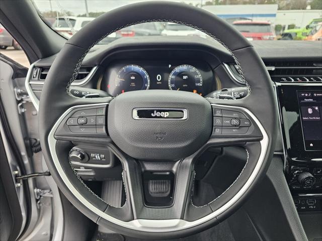New 2025 Silver Zynith Exterior Paint Jeep Altitude X image 19