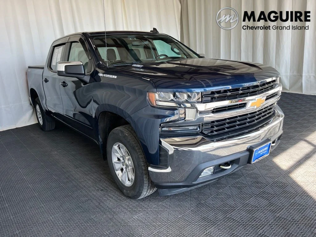 Used 2020 Blue Metallic Chevrolet LT image 27