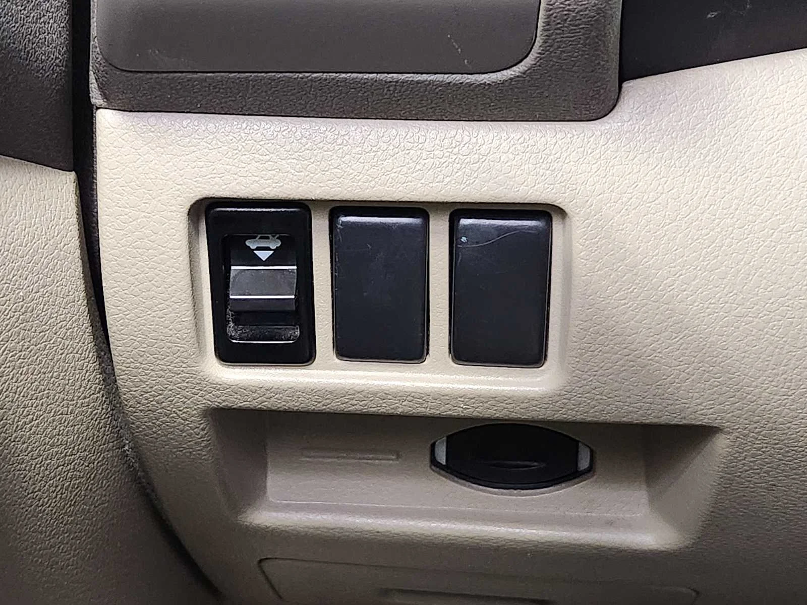 Used 2009 Winter Frost Pearl Nissan 2.5 SL image 17