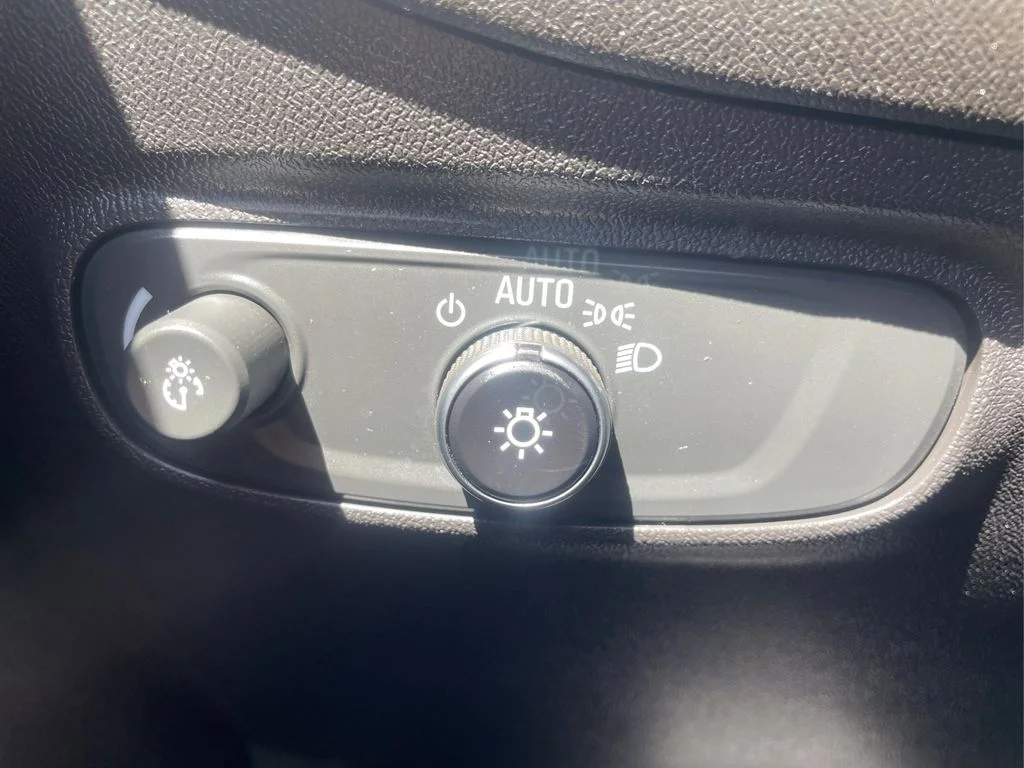 Used 2024 Summit White Chevrolet LT image 15