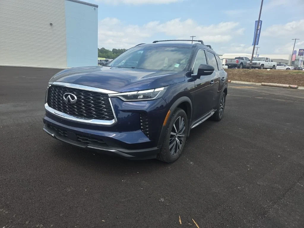Used 2024 Blue INFINITI Autograph image 3