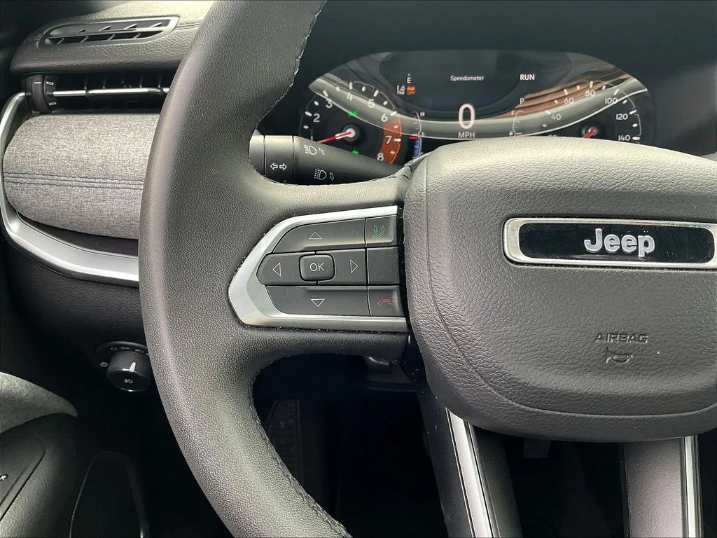Used 2024 Silver Zynith Metallic Clearcoat Jeep Latitude image 13