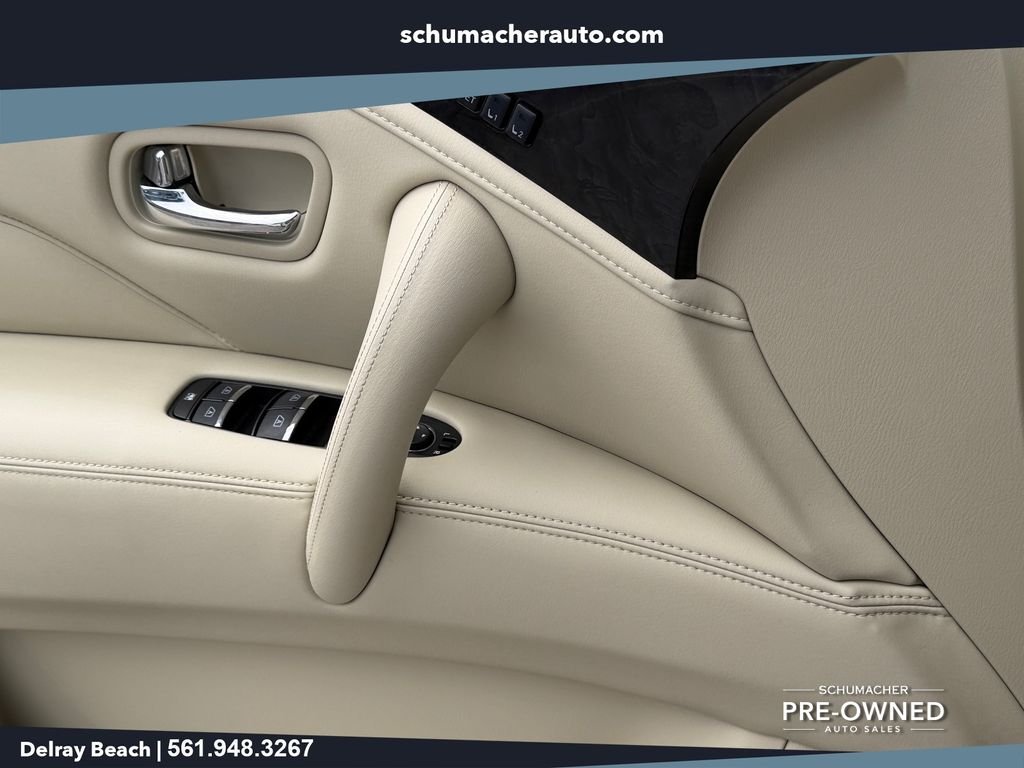 Used 2024 White INFINITI LUXE image 29