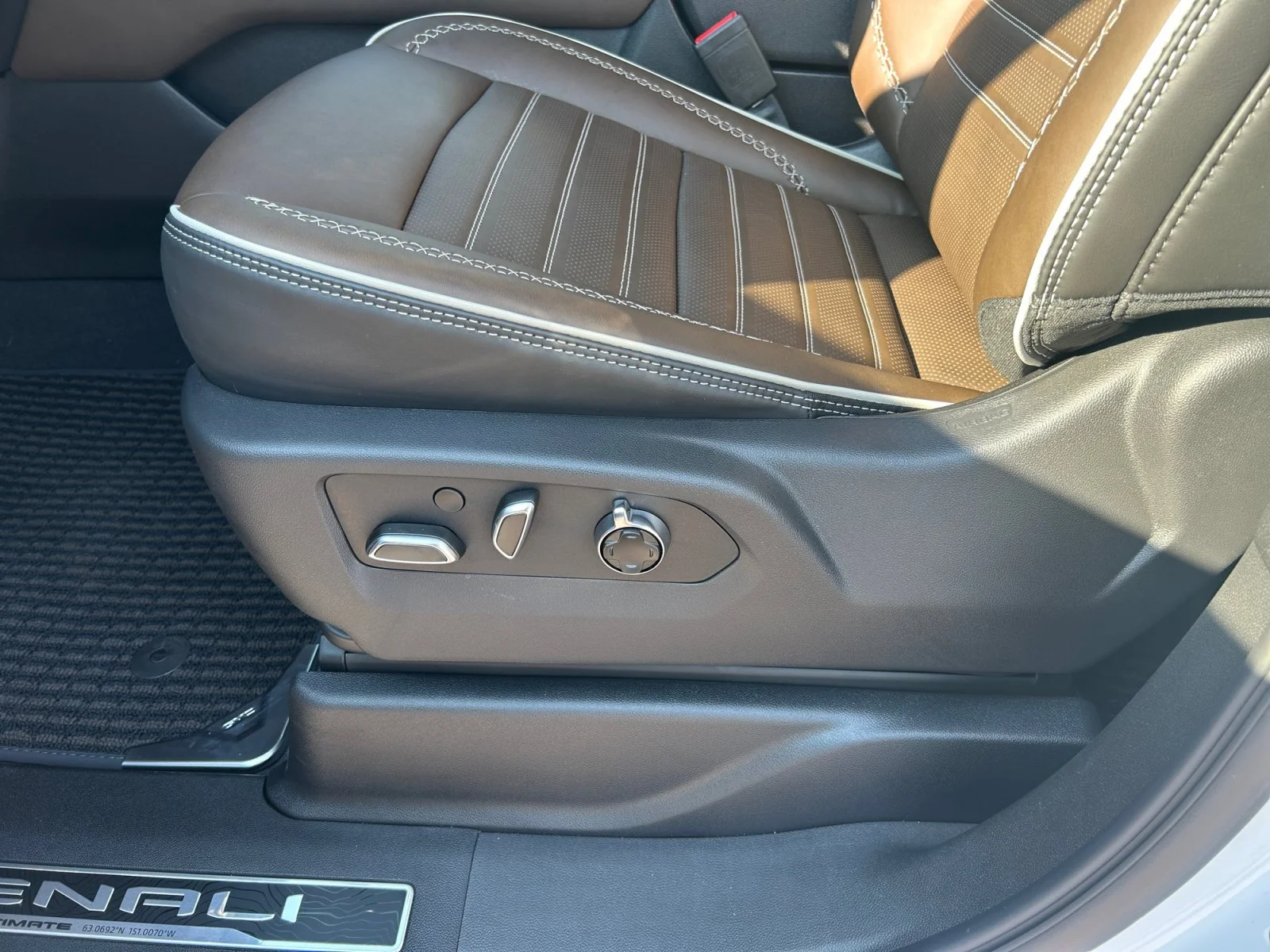 New 2026 Summit White GMC Denali Ultimate image 16