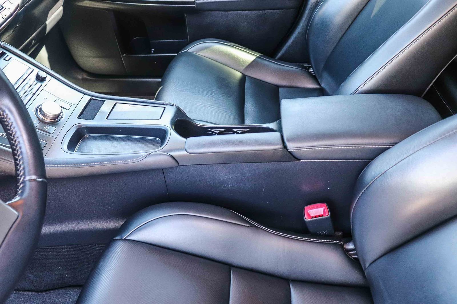 Used 2015 Silver Lexus 200h image 23