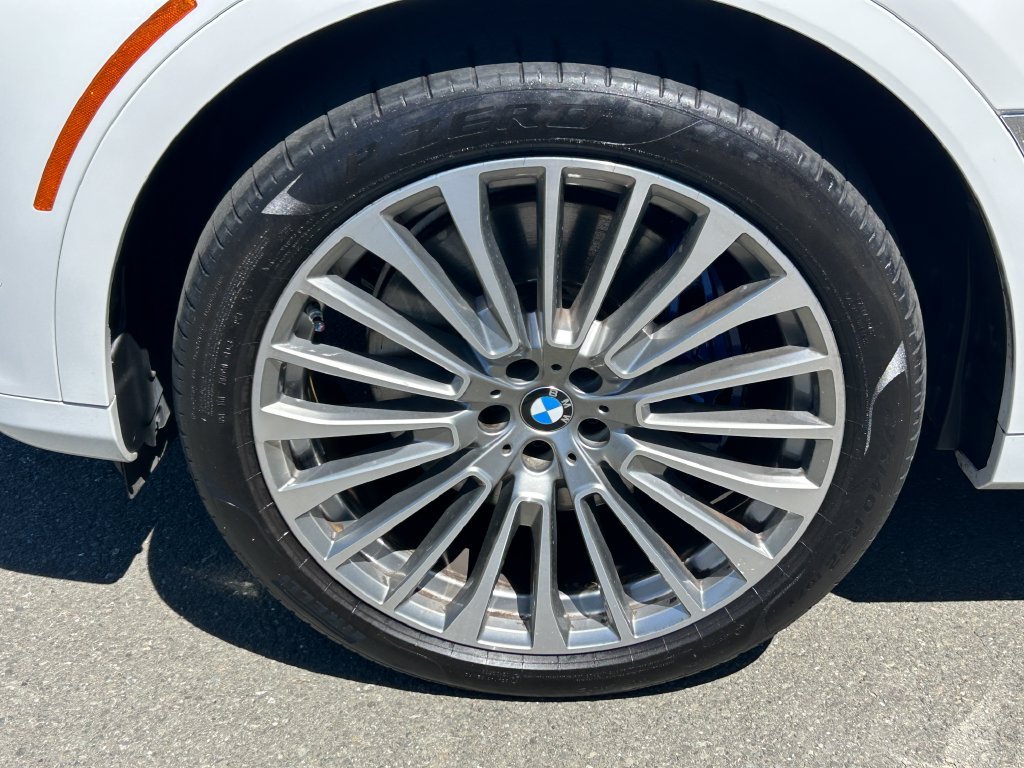Used 2021 Alpine White BMW xDrive40i image 9