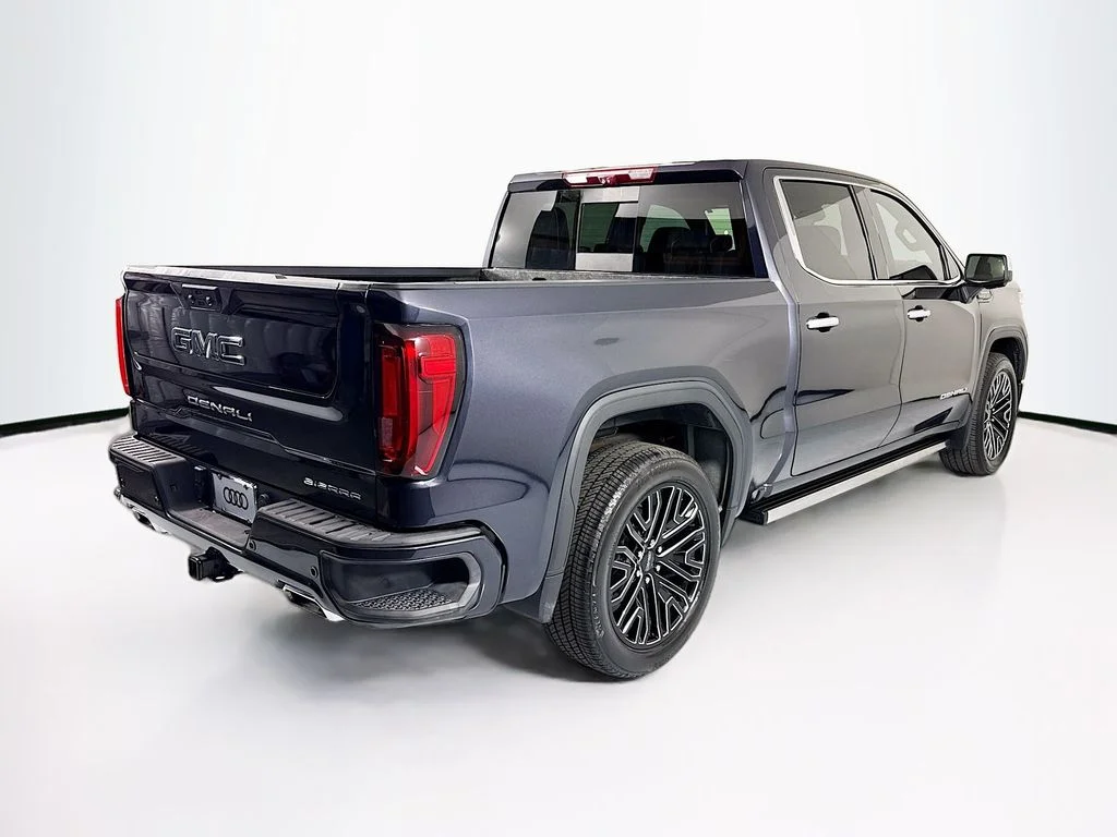 Used 2022 Silver GMC Denali Ultimate image 5