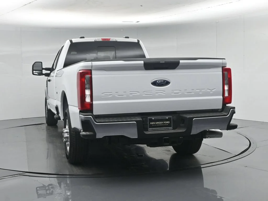 New 2026 Oxford White Ford XLT image 27
