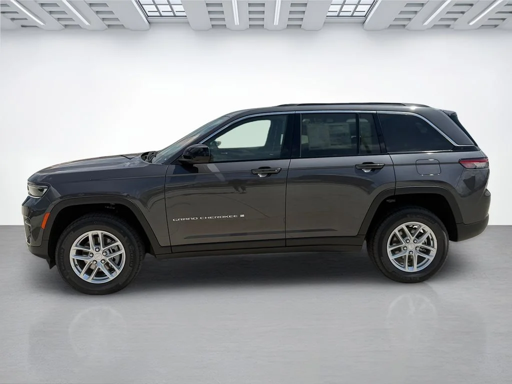 New 2026 Baltic Gray Metallic Clear-Coat Exterior Paint Jeep Altitude image 6