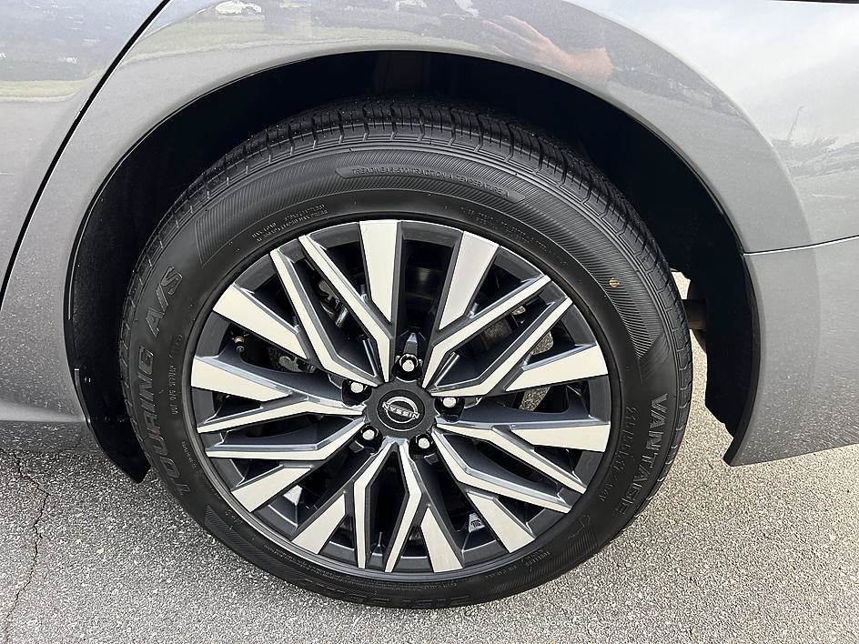 Certified Used 2025 Gun Metallic Nissan SV image 10