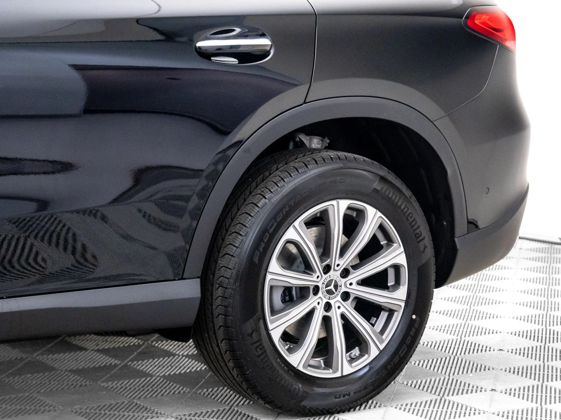 New 2026 Black Mercedes-Benz GLC 300 image 35