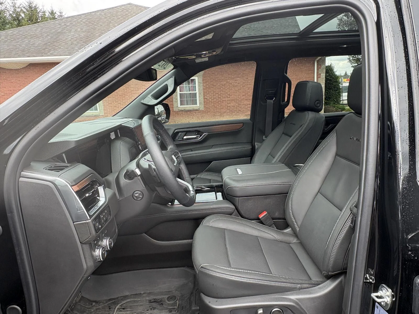 Used 2026 Onyx Black GMC Denali image 9