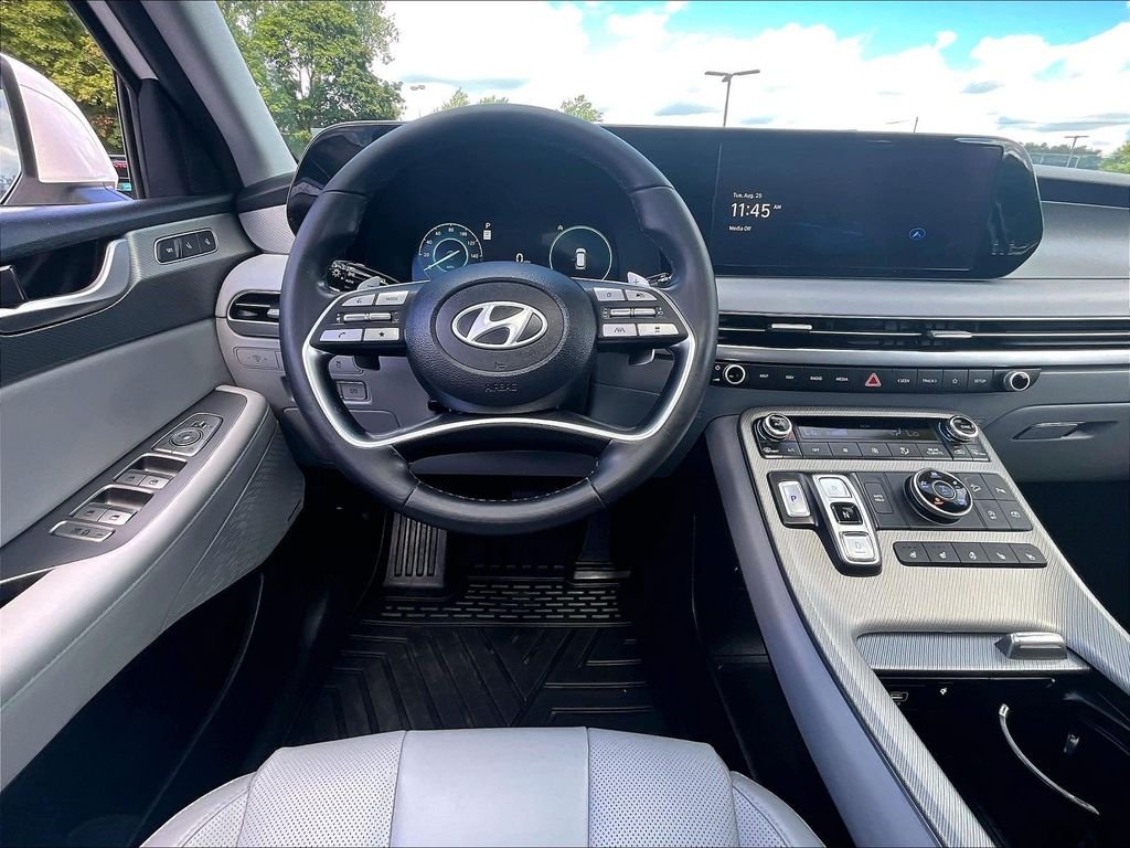Used 2023 White Hyundai SEL image 17