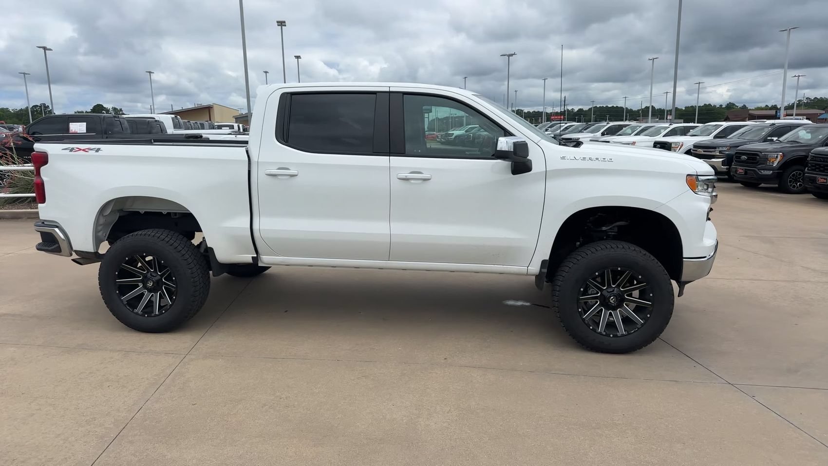Used 2025 White Chevrolet LT image 2