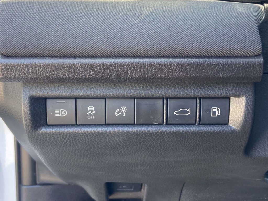 2025 Toyota Camry LE - Photo 26