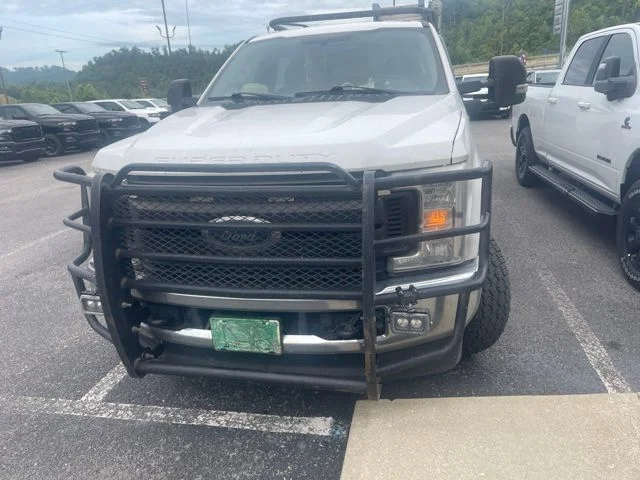 Used 2018 White Ford XL image 2