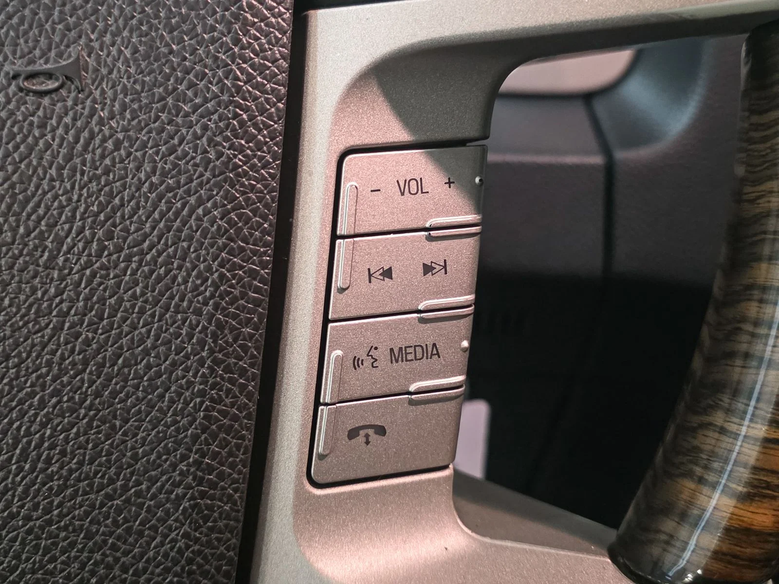 Used 2010 Tuxedo Black Metallic Lincoln Base image 38