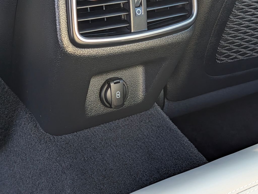 2023 GENESIS G70 Standard - Photo 13