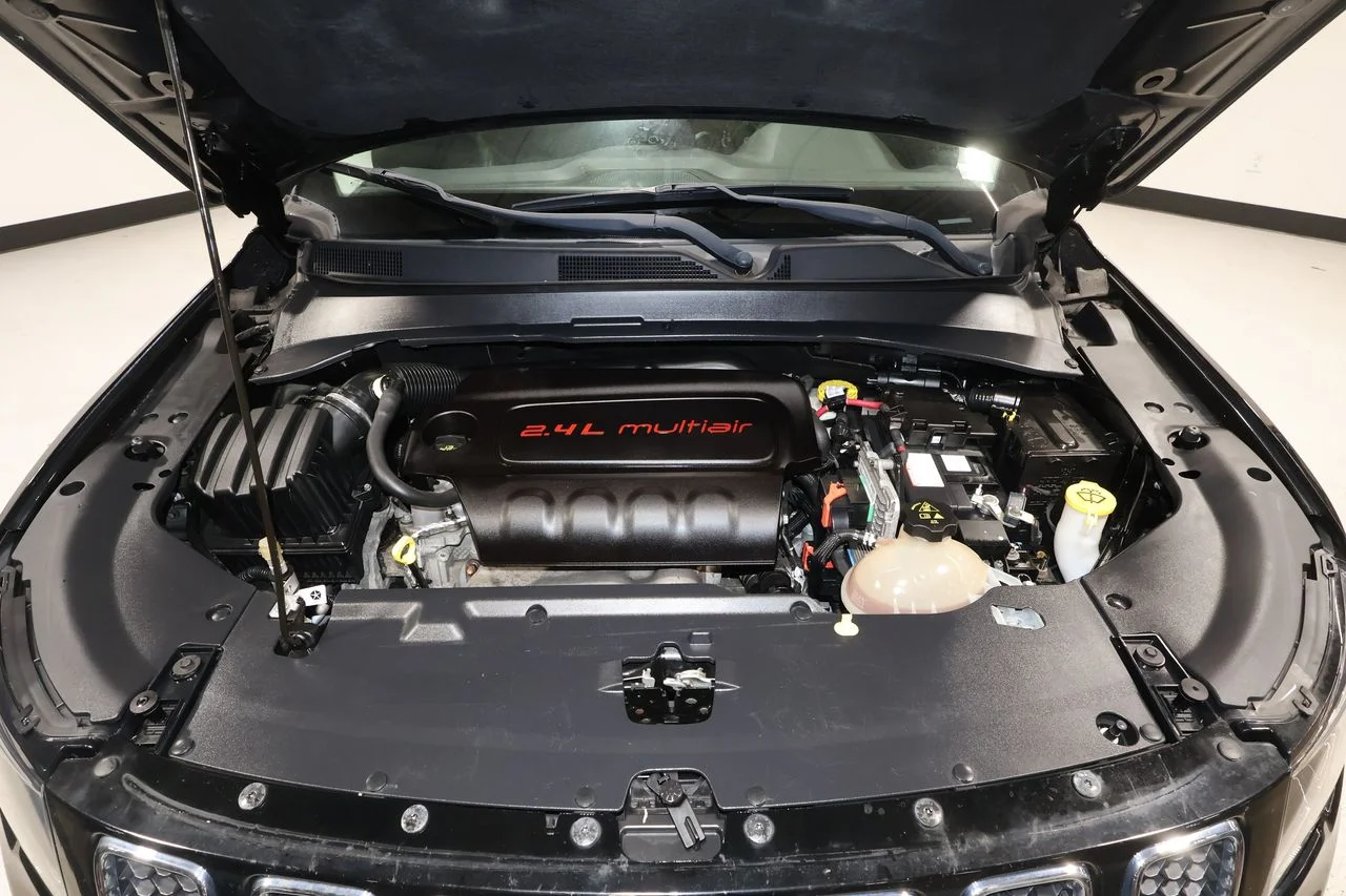 Used 2018 Black Jeep Latitude image 18