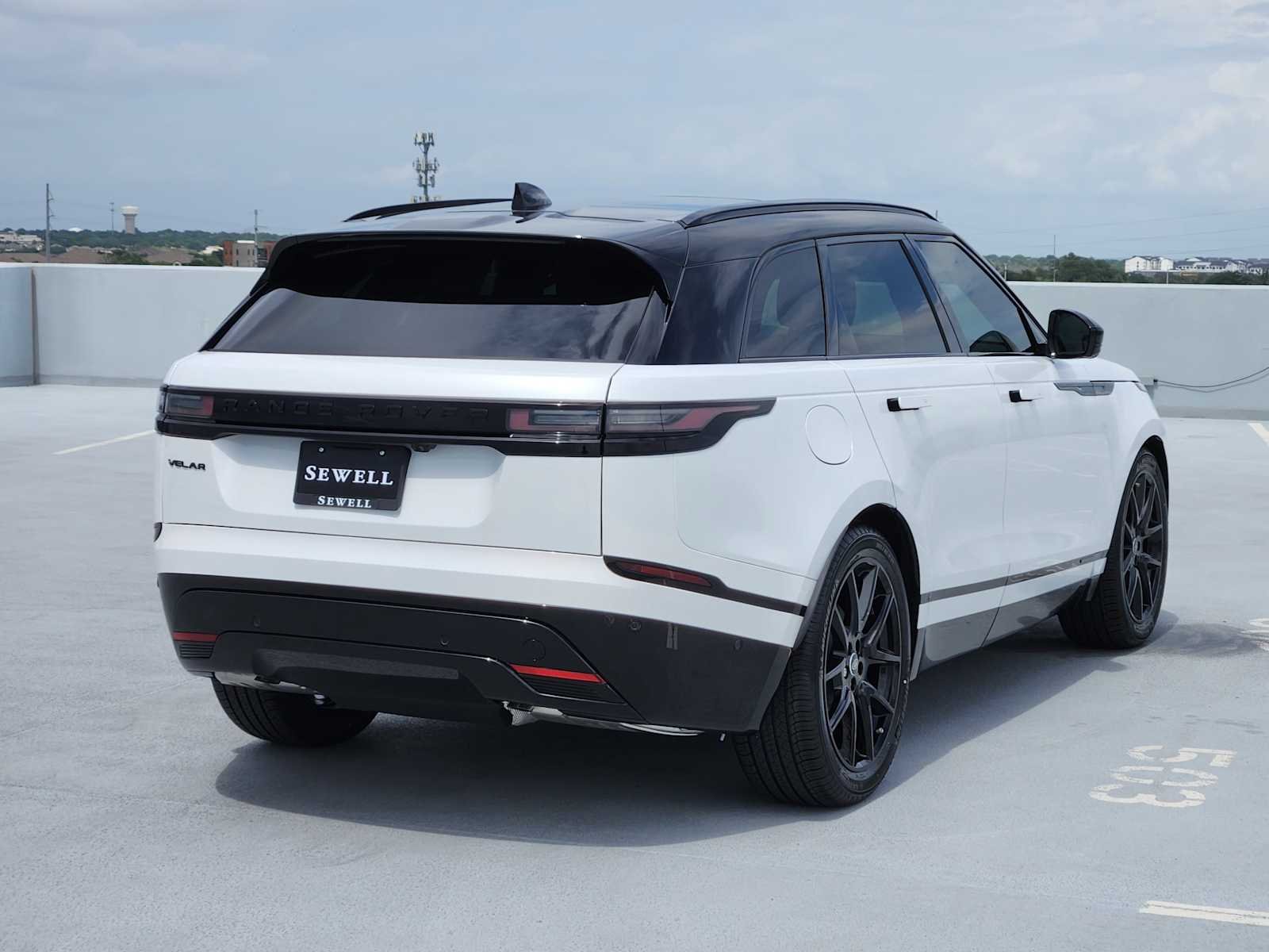 New 2026 Ostuni Pearl White LAND ROVER Belgravia Edition image 5