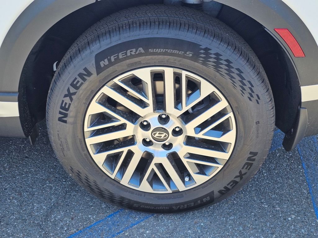 New 2026 White Hyundai SEL Premium image 8