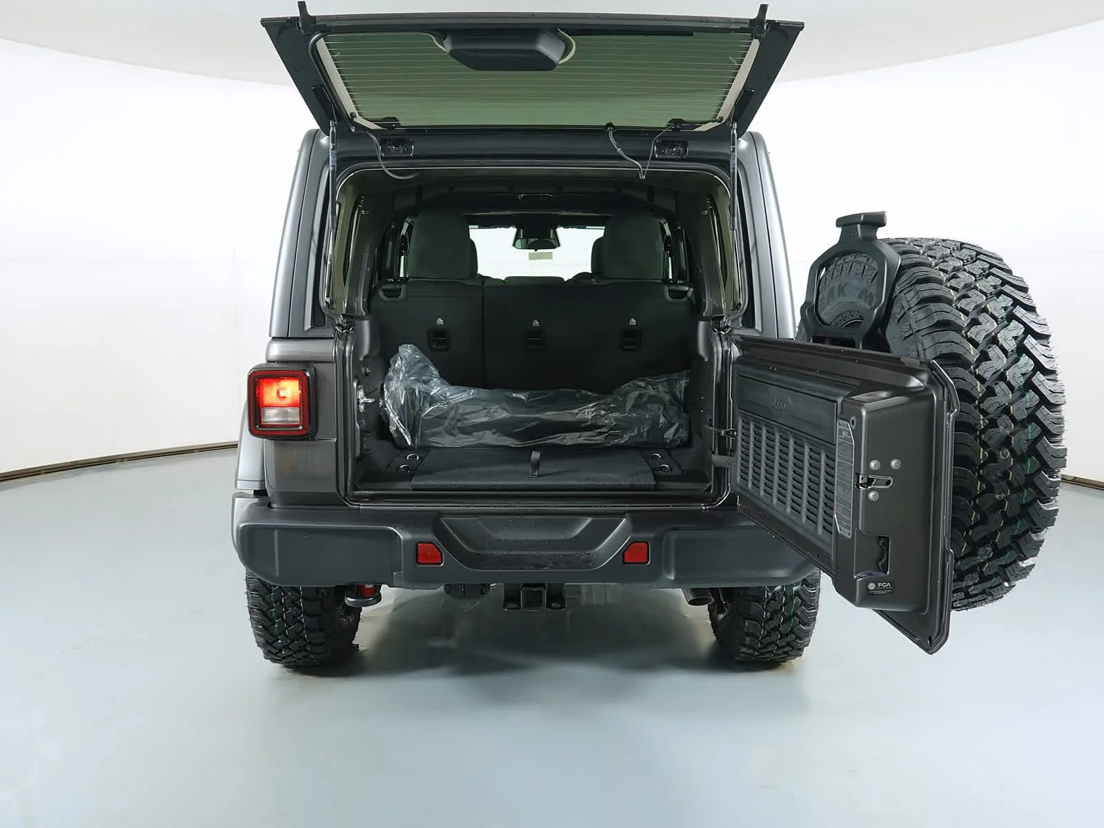 New 2026 Granite Crystal Metallic Clear-Coat Exterior Paint Jeep Willys image 7