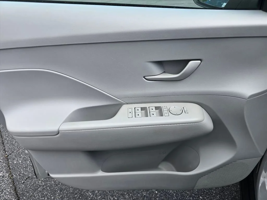 Used 2025 Gray Hyundai SEL image 9