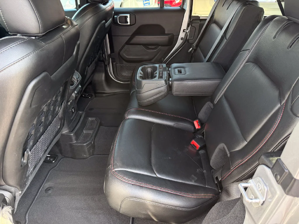 Used 2021  Jeep Unlimited Rubicon image 19