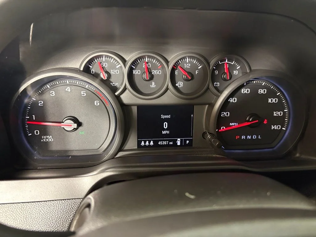Used 2024 White Chevrolet Custom image 22