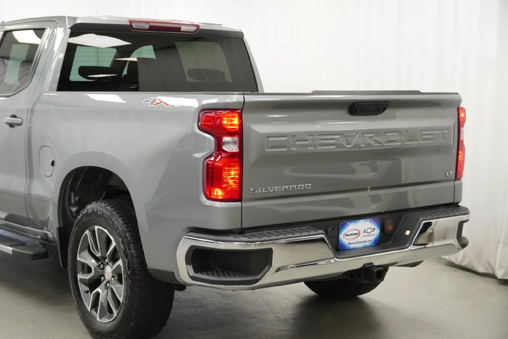 Used 2023 STERLING GRAY METALLIC Chevrolet LT image 18