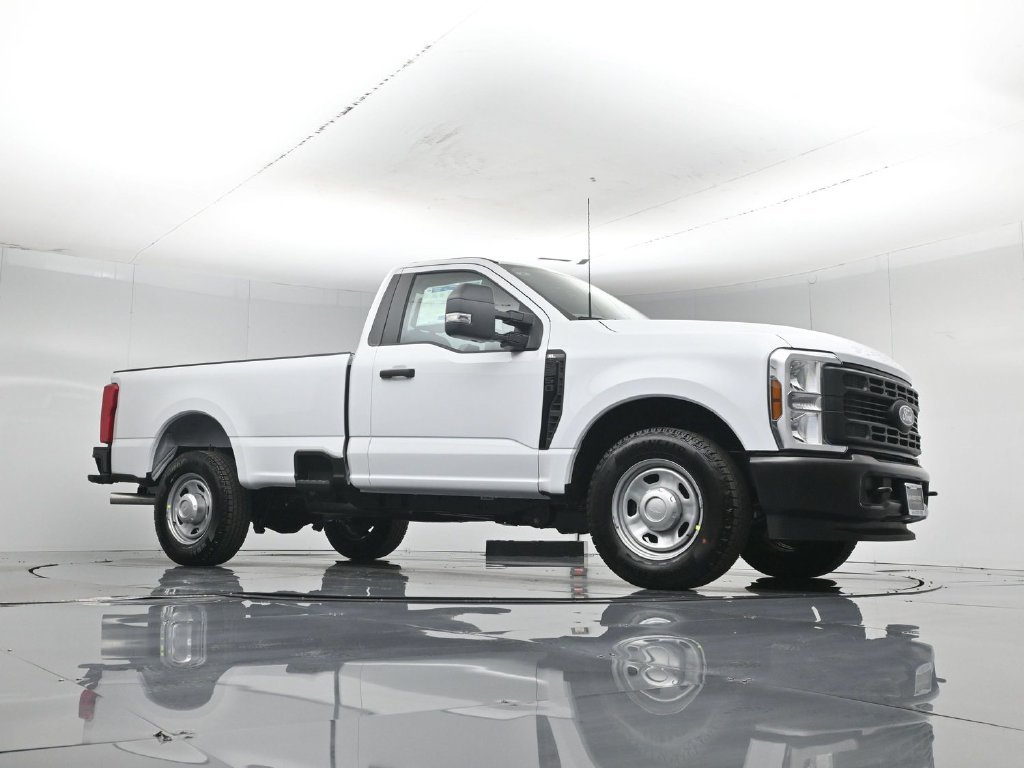 New 2027 Oxford White Ford XL image 3