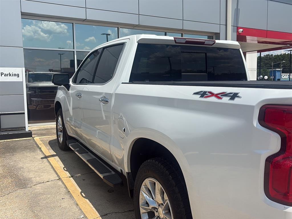 Used 2021 Iridescent Pearl Tricoat Chevrolet LTZ image 2