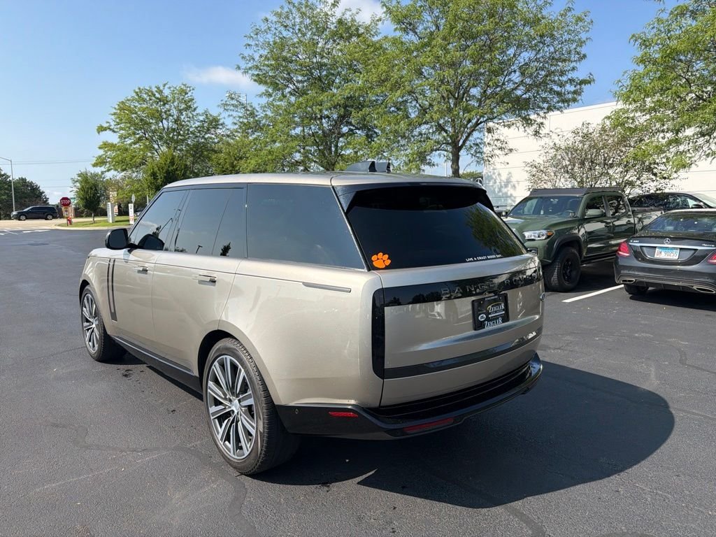 Used 2023 Gold Land Rover SE image 3