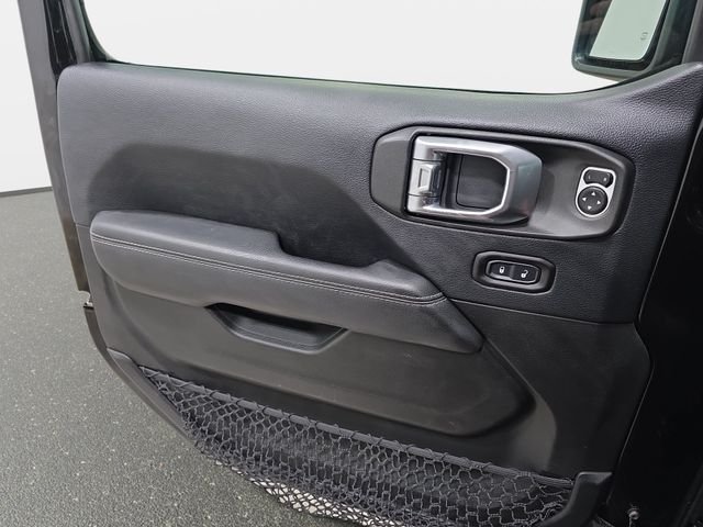 Used 2018 Black Clearcoat Jeep Unlimited Sahara image 27