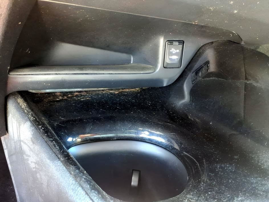 Used 2019 Blizzard Pearl Toyota XLE image 22