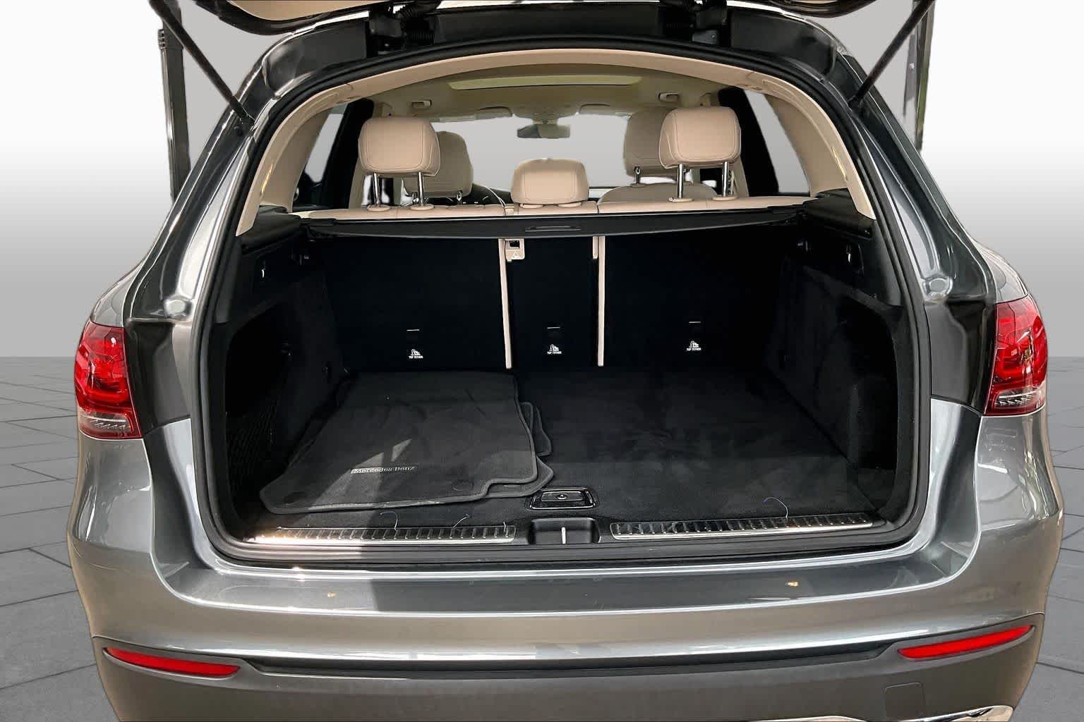 Used 2020 Selenite Grey Metallic Mercedes-Benz GLC 300 image 37
