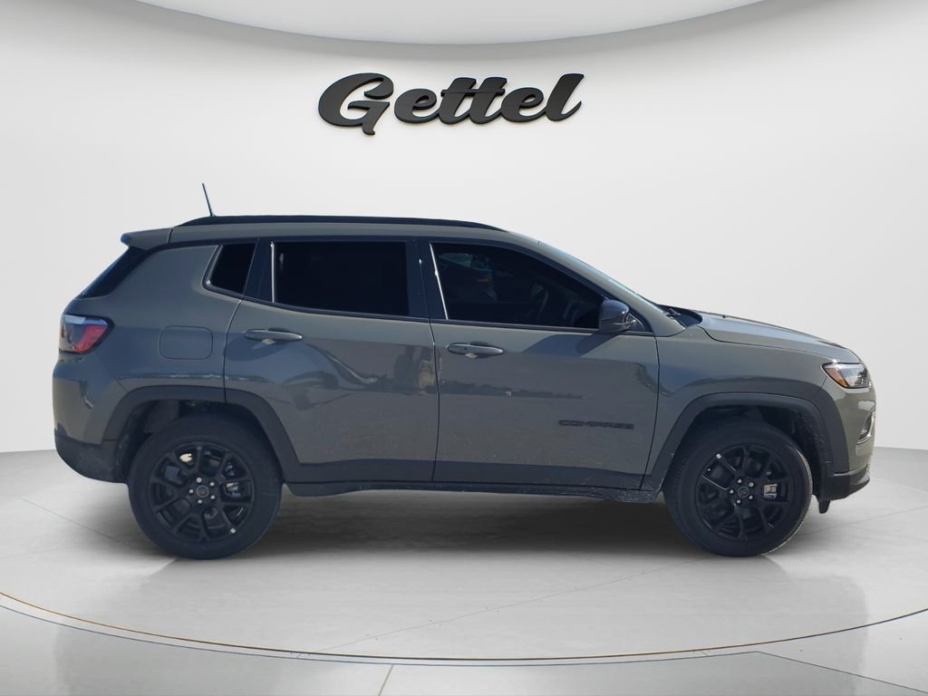 New 2026 Sting-Gray Clearcoat Jeep Latitude image 4