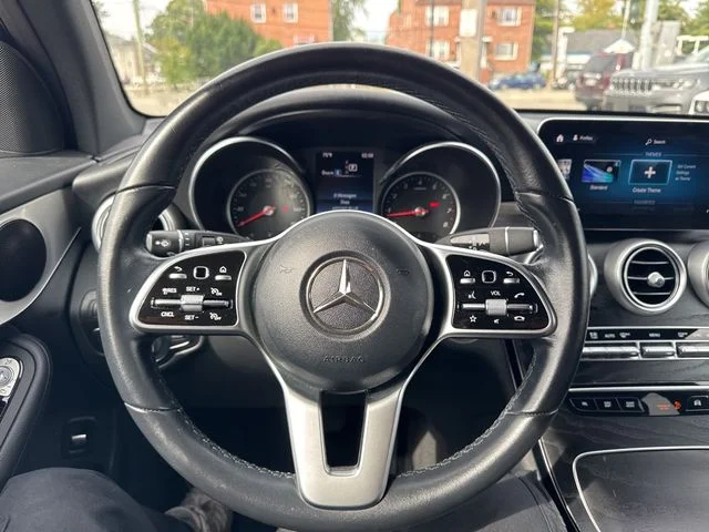Used 2021  Mercedes-Benz GLC 300 image 32
