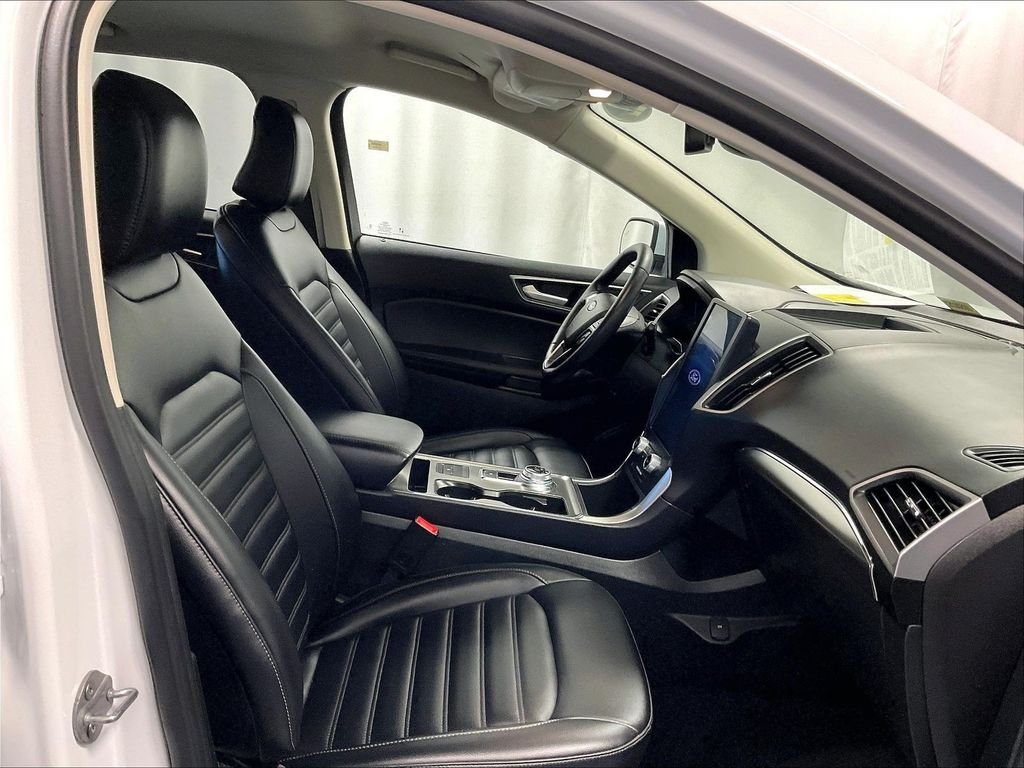 Used 2022 Oxford White Ford SEL image 11