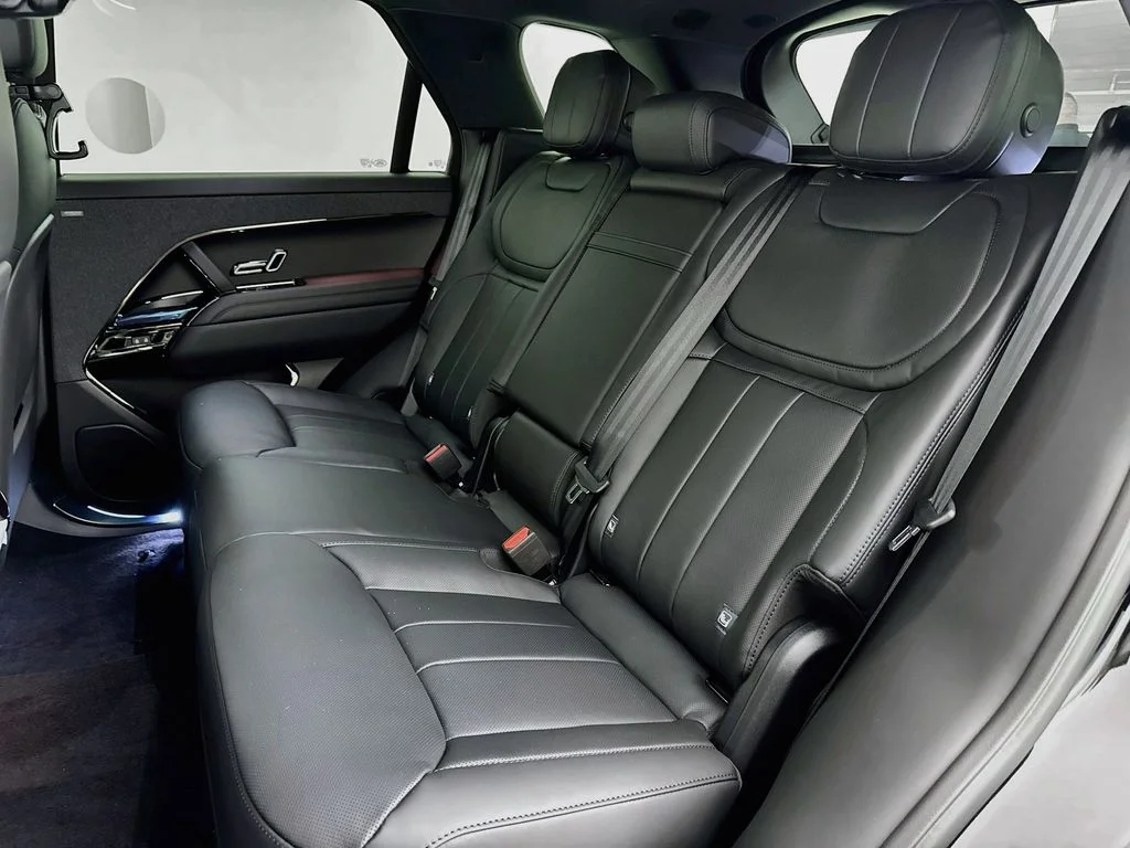 New 2027 Santorini Black Land Rover Dynamic SE image 25