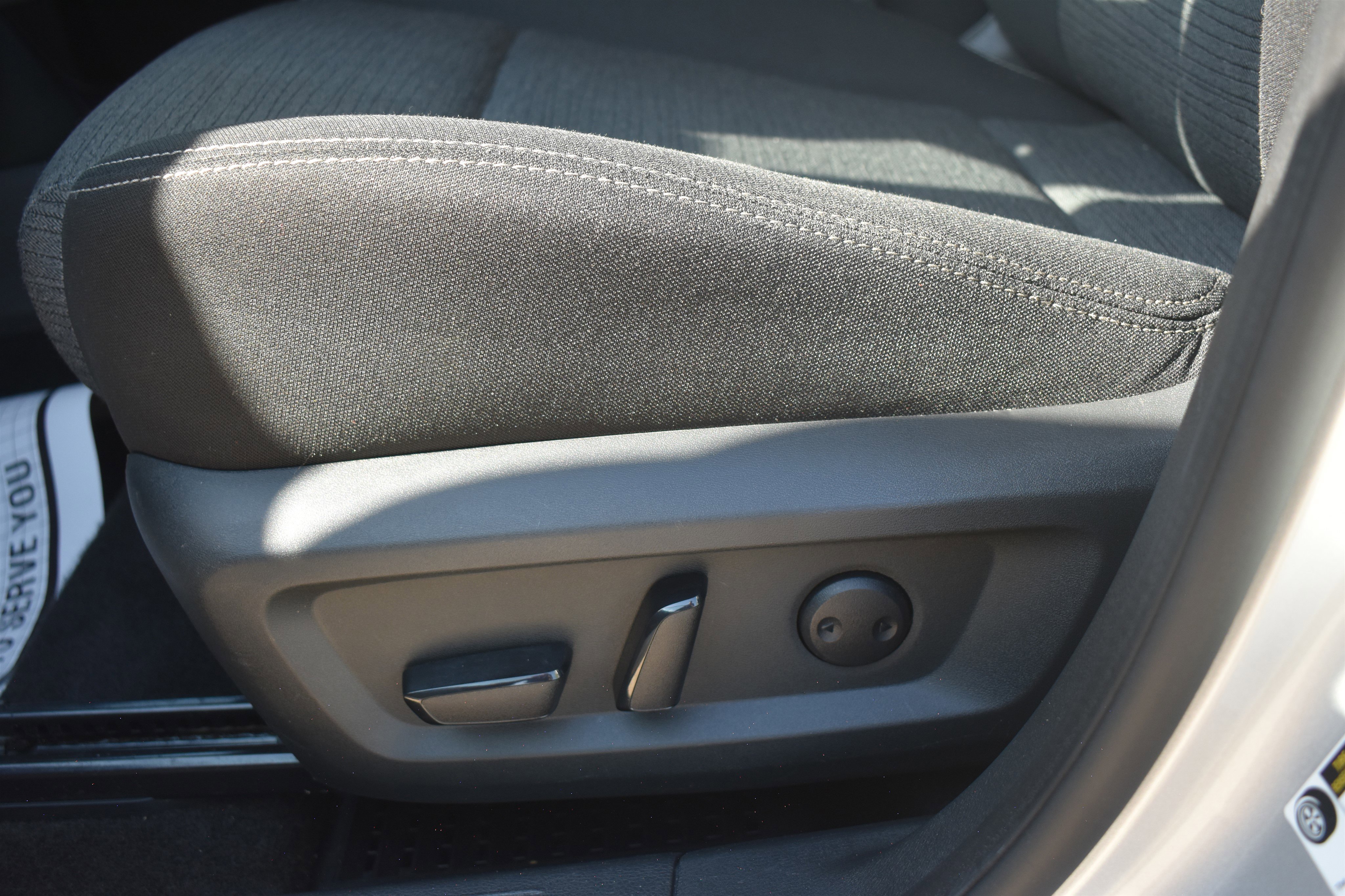 2023 Nissan Rogue SV - Photo 13