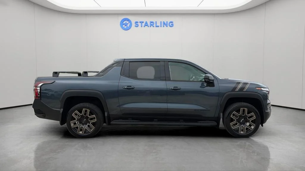 Used 2026 Blue Smoke Metallic Chevrolet LT - Standard Range image 11