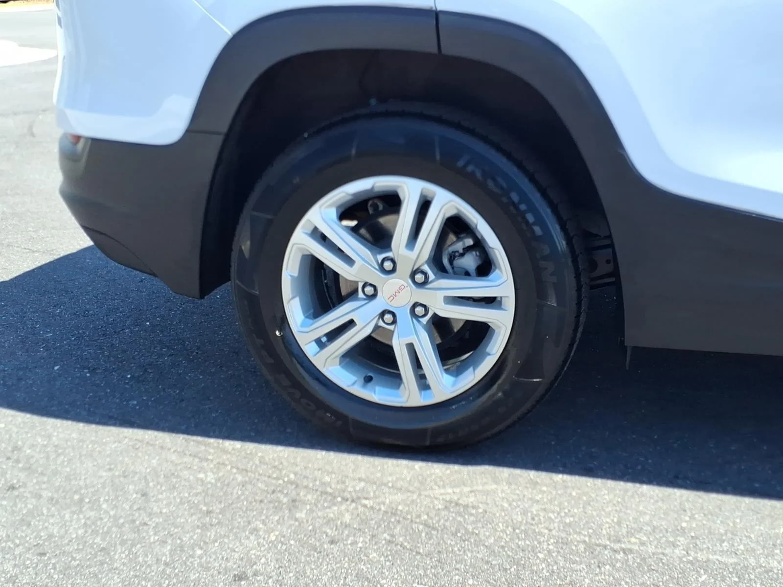 Used 2024 Summit White GMC SLE image 10