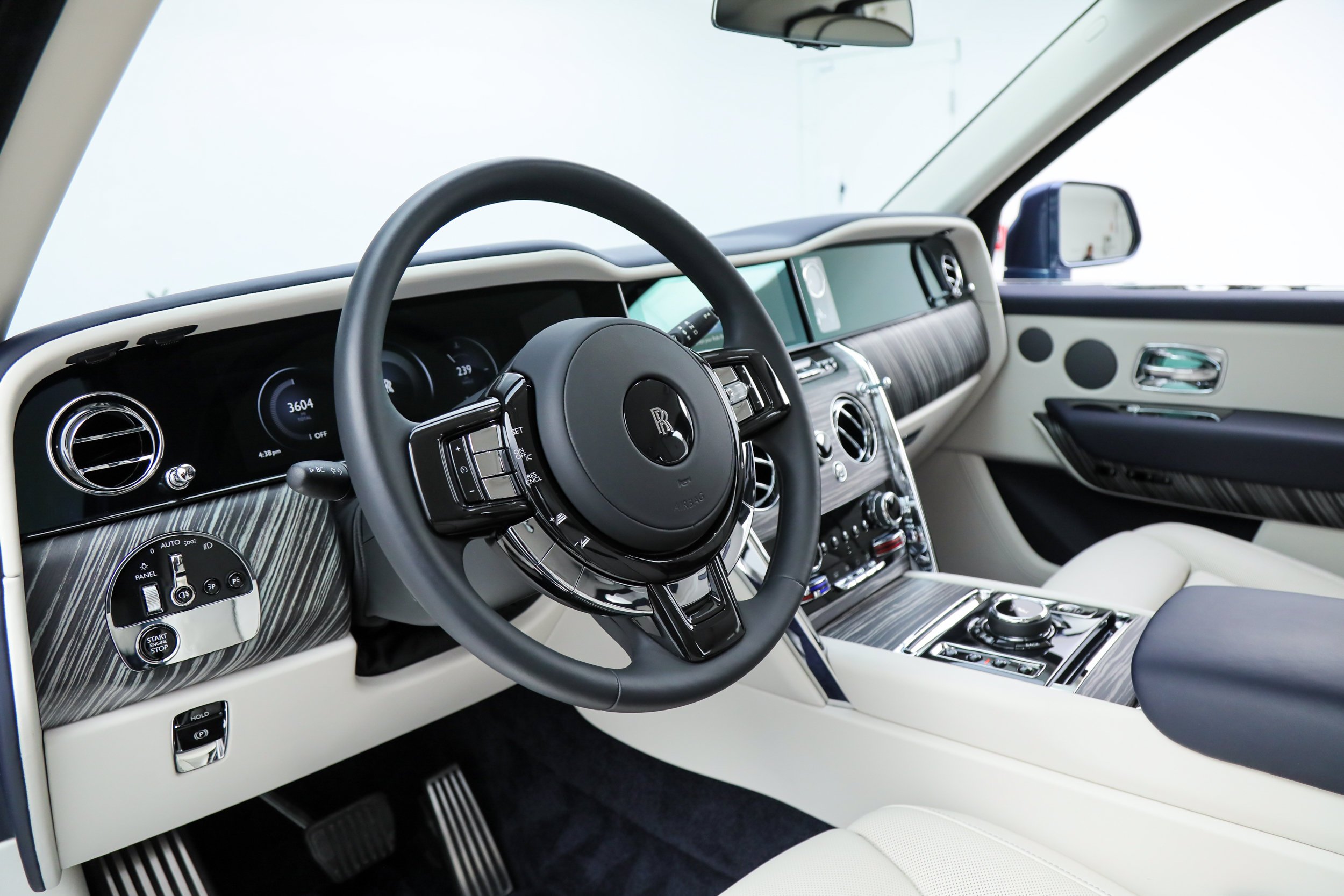 Used 2026 Blue Rolls-Royce  image 25