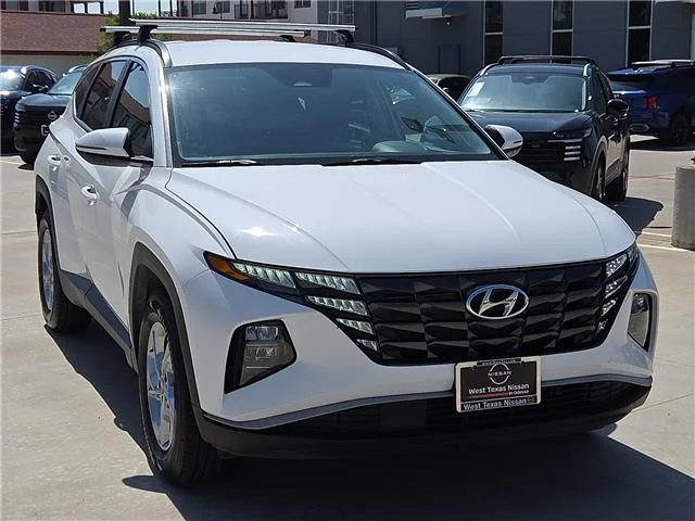 Used 2023 Serenity White Hyundai SEL Front-Wheel Drive image 7