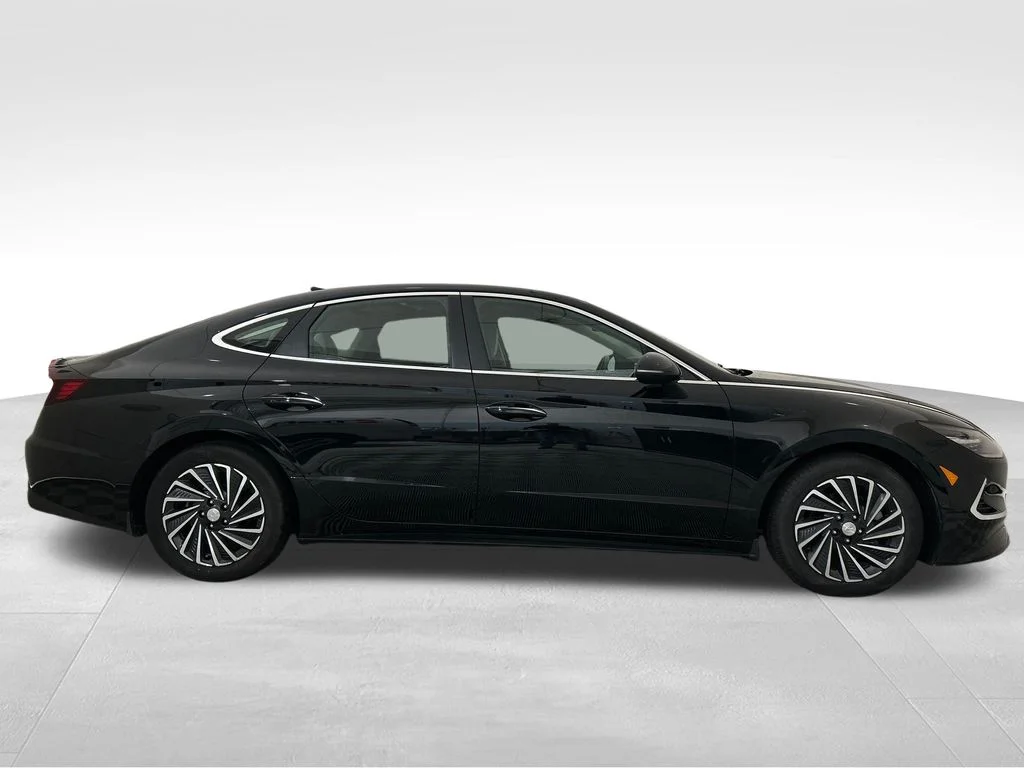 Used 2023 Black Hyundai SEL image 6