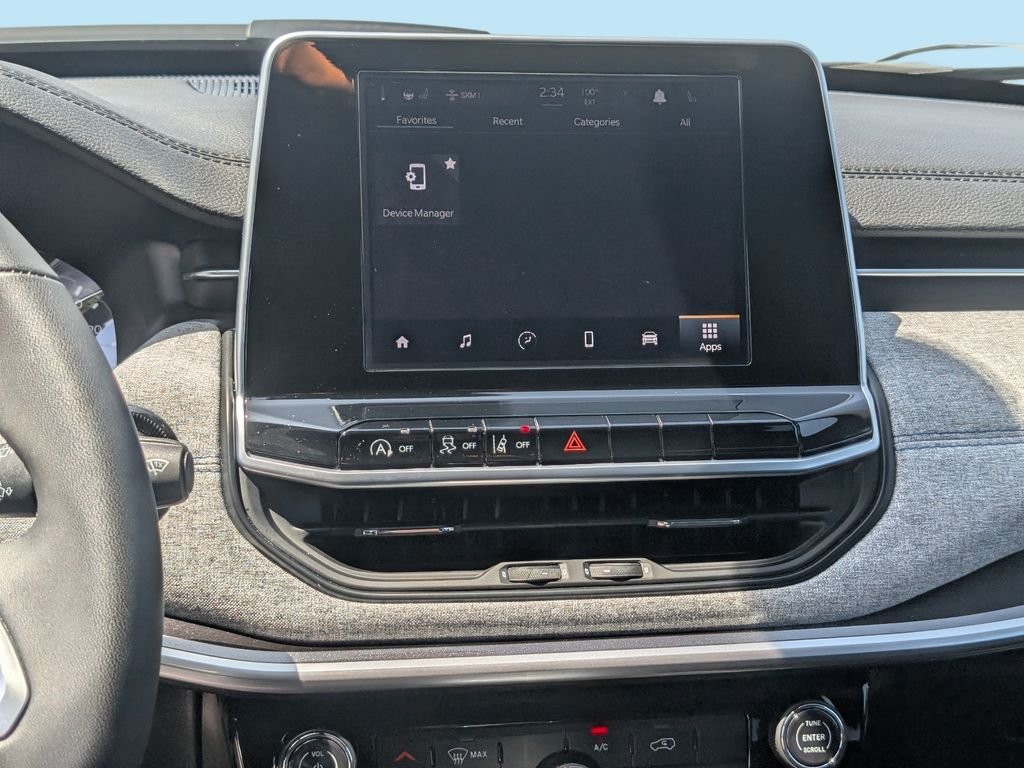Used 2025 White Jeep Latitude image 18