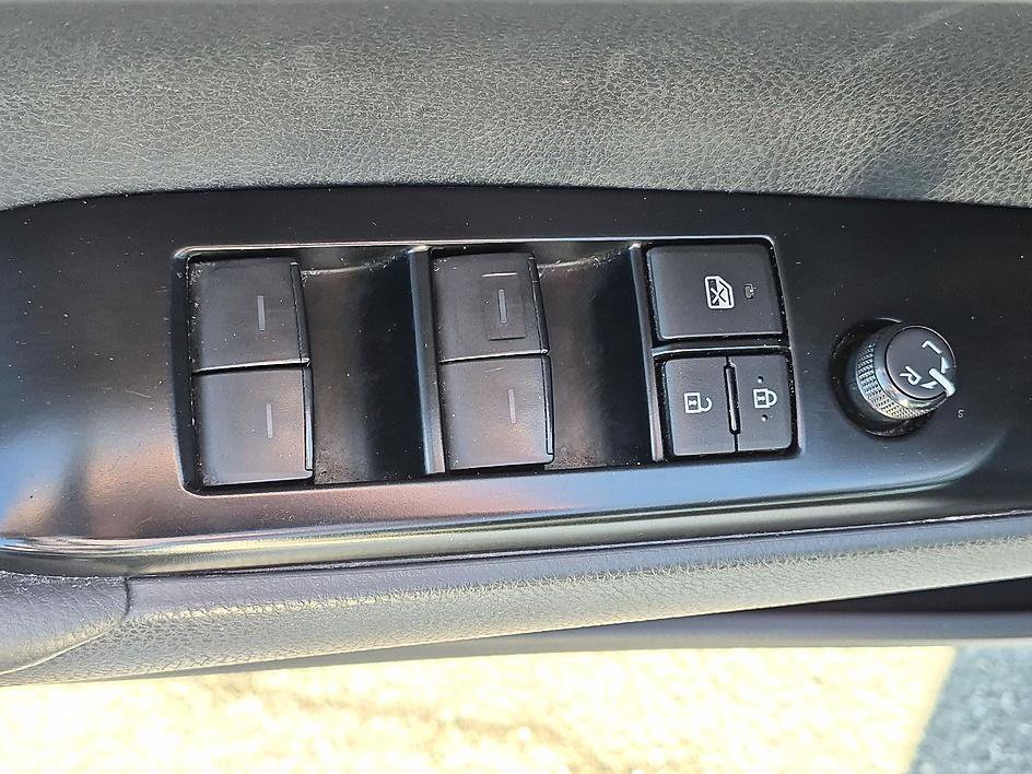 Used 2025 White Toyota LE image 13